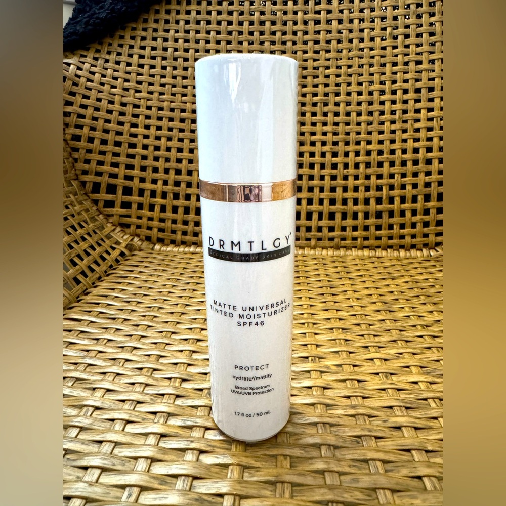 NWT DRMTLGY Matte Universal tinted moisturizer SPF 46